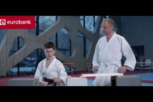 Piotr Adamczyk jako karateka w reklamie pożyczki gotówkowej w eurobanku