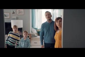 Szymon Majewski w podwójnej roli w reklamie Plusa