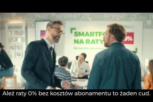 Szymon Majewski promuje smartfony na raty w Plusie